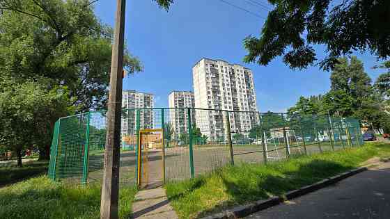 продаж  квартири Левко Лукьяненка  ( Тимошенко) 1 д Оболонь Мінська Київ