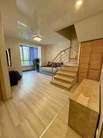 Продається 3-кімнатна двоповерхова квартира. ПБорщагівка Петропавлівська Борщагівка