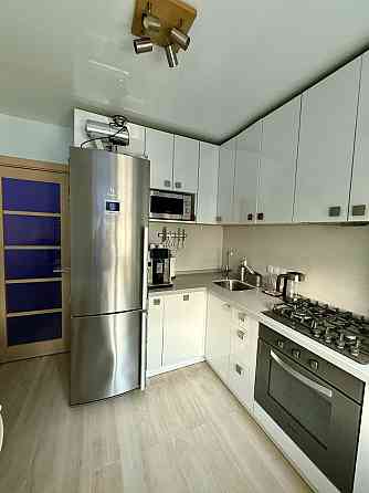 Продається 3-кімнатна двоповерхова квартира. ПБорщагівка Петропавлівська Борщагівка