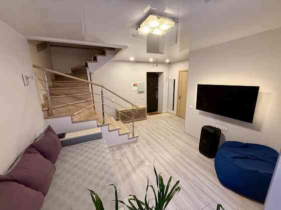 Продається 3-кімнатна двоповерхова квартира. ПБорщагівка Петропавлівська Борщагівка