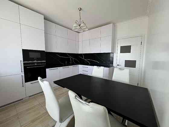 Продам 2к кв вул. Драгоманова 40з, 78.5м2 Київ