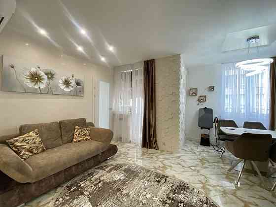 Продається 2-х кімн атна  квартира в ровобудові на Лінкольна Львов