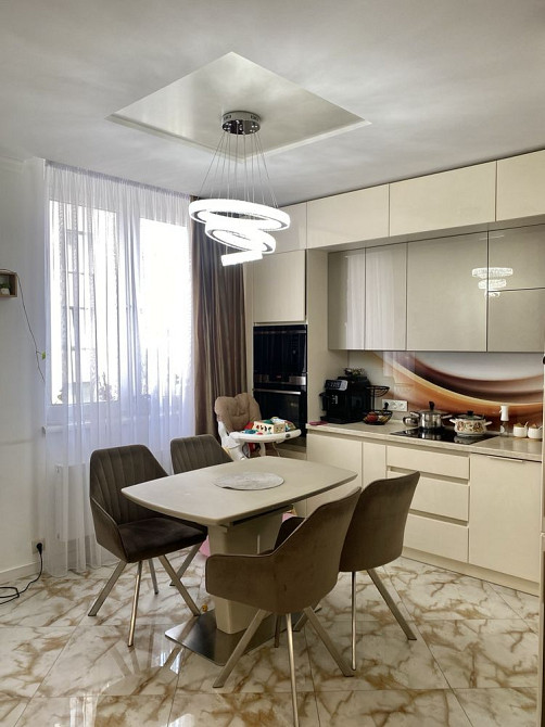 Продається 2-х кімн атна  квартира в ровобудові на Лінкольна Львов - изображение 1