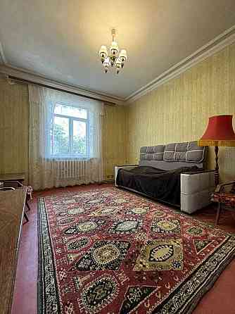 Продам 4-и к/к 85 м2 з гарним розташуванням в самому центрі міста. Кропивницкий