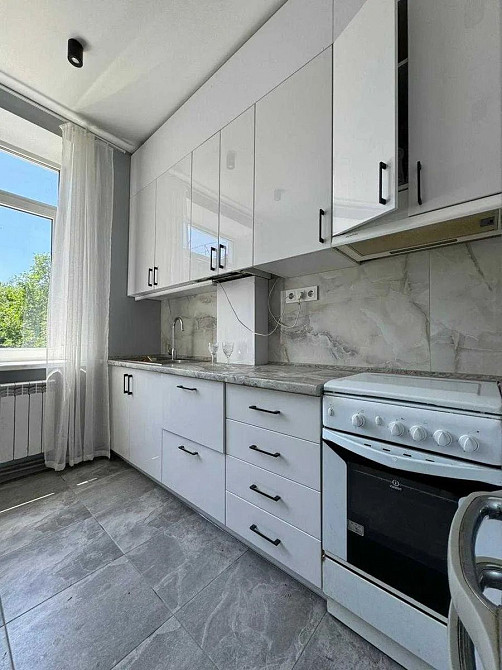 Продам 4-и к/к 85 м2 з гарним розташуванням в самому центрі міста. Кропивницкий - изображение 1