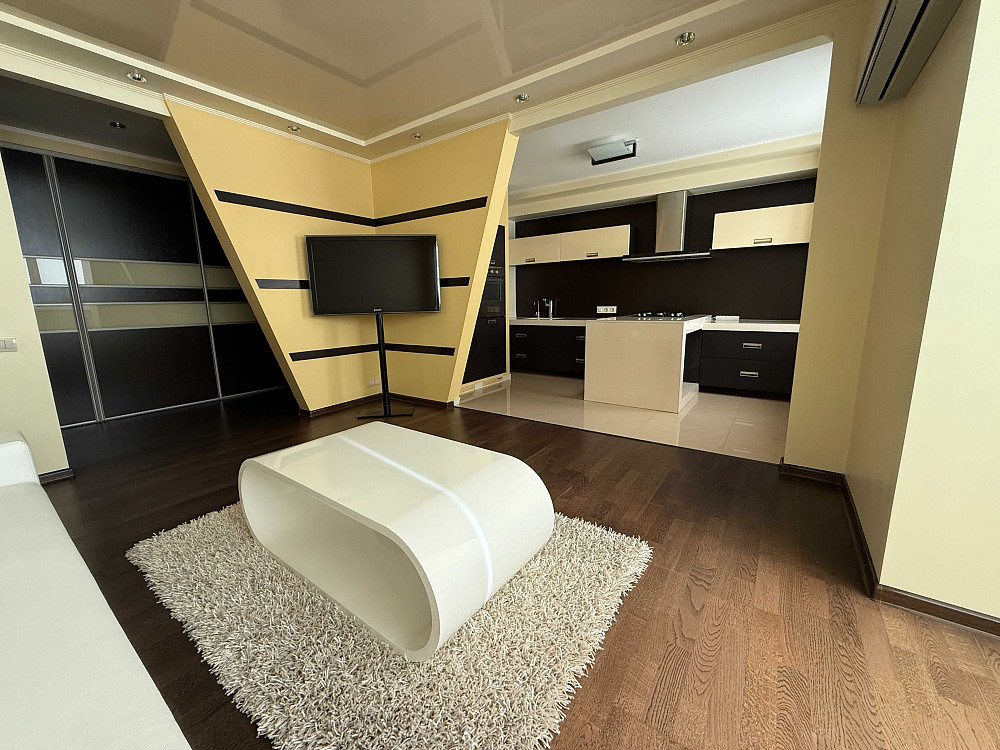 Трикімнатна квартира з ремонтом  район Чайки , вулиця Гайдамацька Рівне - зображення 1