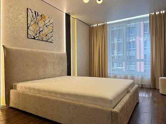 Велика однокімнатна з дорогим ремонтом, газ, низький поверх, ТОРГ!!! Ивано-Франковск