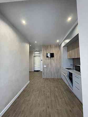 2к ЖК River Park, Набережная Победы 42/44, небольшая собачка обсуждает Днепр