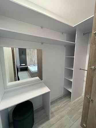 2к ЖК River Park, Набережная Победы 42/44, небольшая собачка обсуждает Днепр