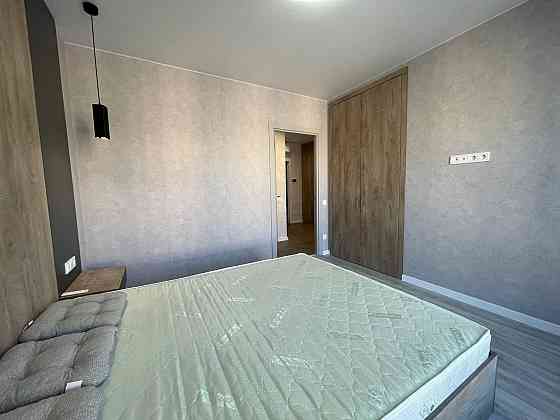 2к ЖК River Park, Набережная Победы 42/44, небольшая собачка обсуждает Днепр