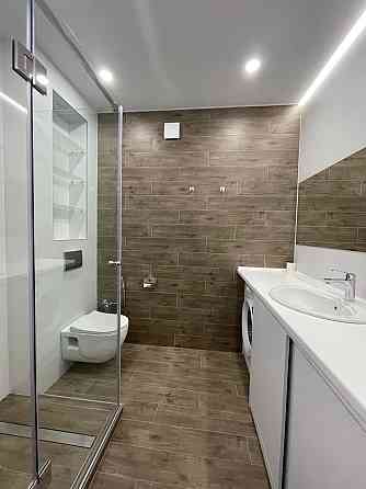 2к ЖК River Park, Набережная Победы 42/44, небольшая собачка обсуждает Днепр