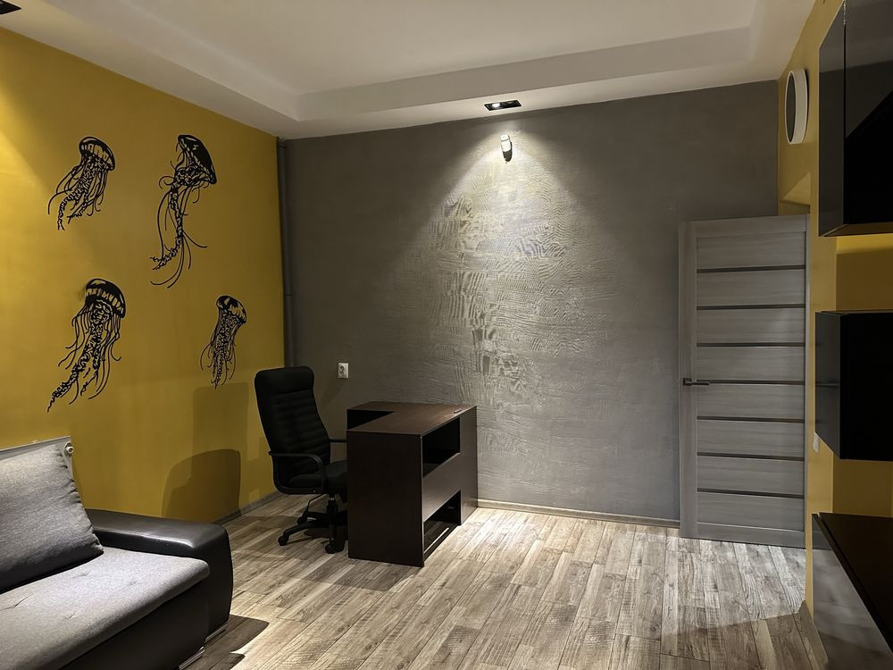 Квартира 65кв м Центр, Сталинка с индивидуальным отоплением Конотоп - изображение 2