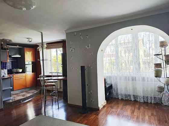 = Трикімнатна квартира в центрі Здовбиці Ровно