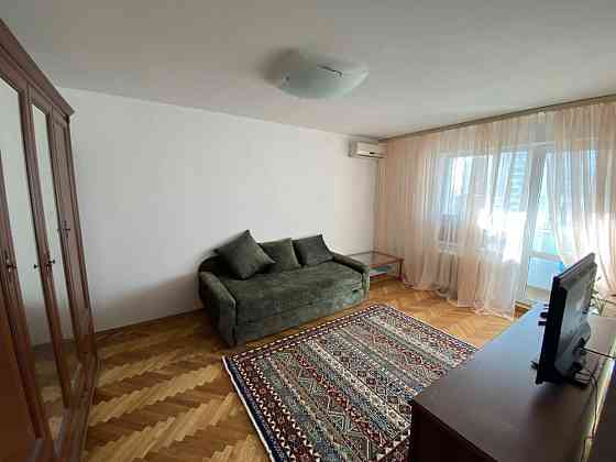 Продаж 3-кім біля метро площа Оболонська 8 метро 200 метрів оболонь Київ