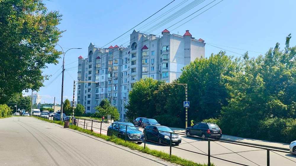 продам 1 кiм, кв Вишгород, Грушевського 9, 50,7 кв.м, 8/10 цегла Вишгород - зображення 1