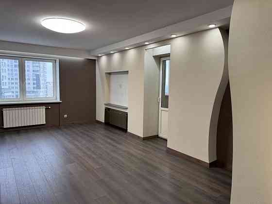 Продам свою 2 к квартиру на Срібнокільській 2А Київ