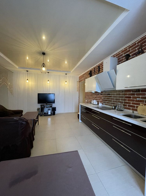 Большая супер квартира! 2к + кухня столовая Чорноморськ - зображення 2