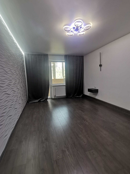 Продам 3 комн. квартиру на 5 микрорайоне с АГО и ремонтом Каменское (Запорожская обл.) - изображение 1