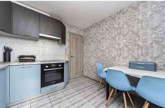 М. Лівобережна, 3-х.кімнатна  квартира з гарним євроремонтом Київ