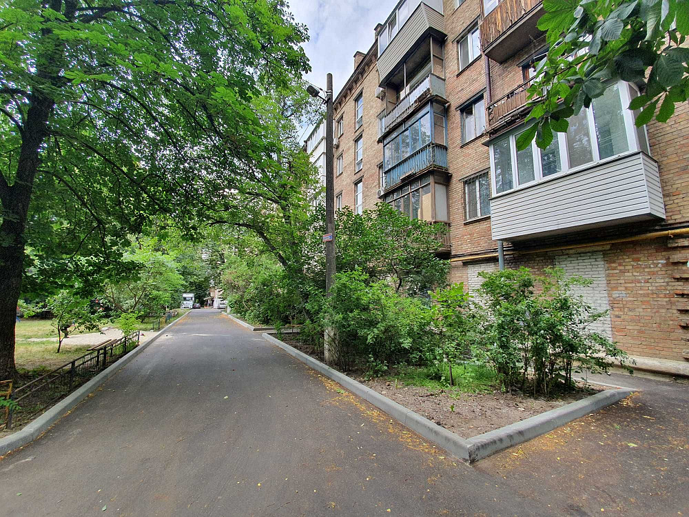 Звіринецька/Либідьська метро, бульв Міхновського 8 (Дружби Народів) Київ - зображення 7