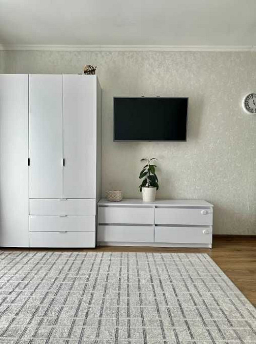 ДУЖЕ КЛАСНА Євро 2кк - 42м2 / Мінімальне оформлення Чайки (Киевская обл.) - изображение 2