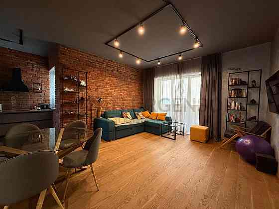 Продаж 2к квартири 64 м.кв / Центр Ужгород