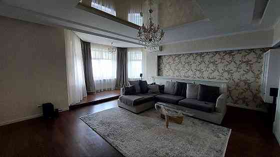Велика трикімнатна квартира з дизайнерським ремонтом у м.Чорноморськ Чорноморськ