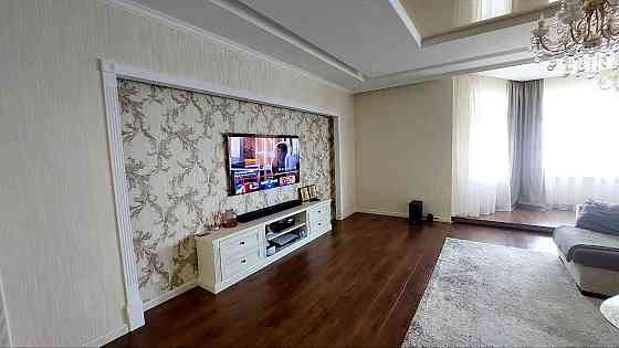 Велика трикімнатна квартира з дизайнерським ремонтом у м.Чорноморськ Чорноморськ