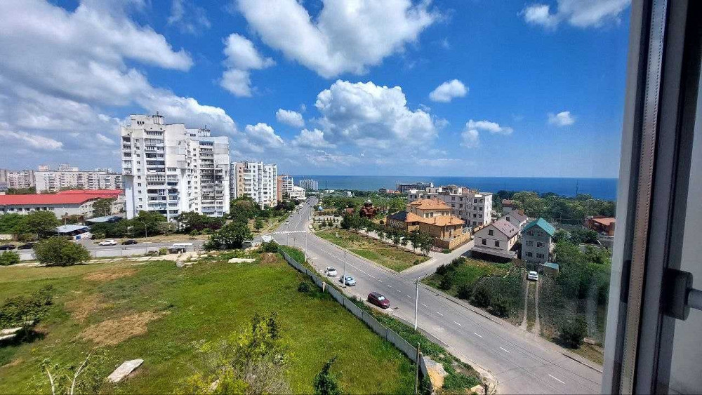 Велика трикімнатна квартира з дизайнерським ремонтом у м.Чорноморськ Черноморск - изображение 2