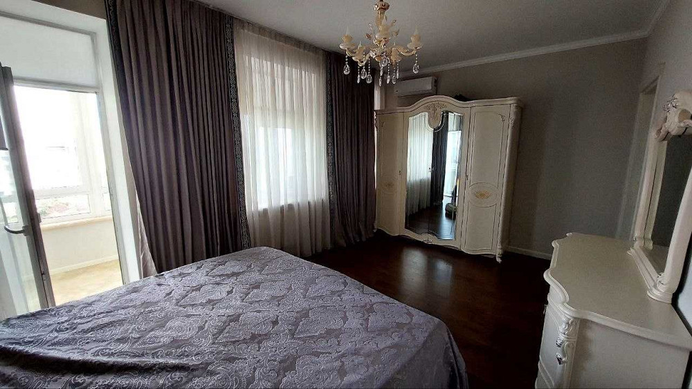 Велика трикімнатна квартира з дизайнерським ремонтом у м.Чорноморськ Черноморск - изображение 8