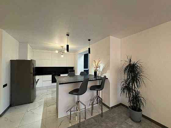 Продаж Сучасної 3 кім. Квартири 85 м2 в обжитій Новобудові район Арсен Івано-Франківськ