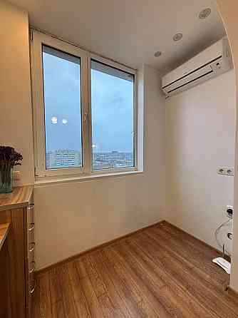 Продам большую 46 м. кв квартиру (Кухня-студия +спальня)Рабочая,центр Днепр