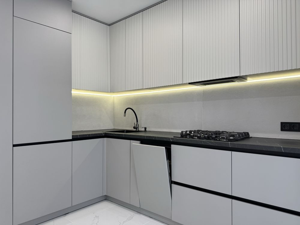 ТЕРМІНОВО! 1.5 кімнати з дизайнерським ремонтом за вигідною ціною! Івано-Франківськ - зображення 1