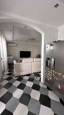 Продам трьохкімнатну квартиру у цегляному будинку з індив. опаленням Полтава