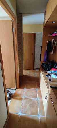 Продаю в Корабельном районе 3- х к.квартиру на третьем этаже. Николаев