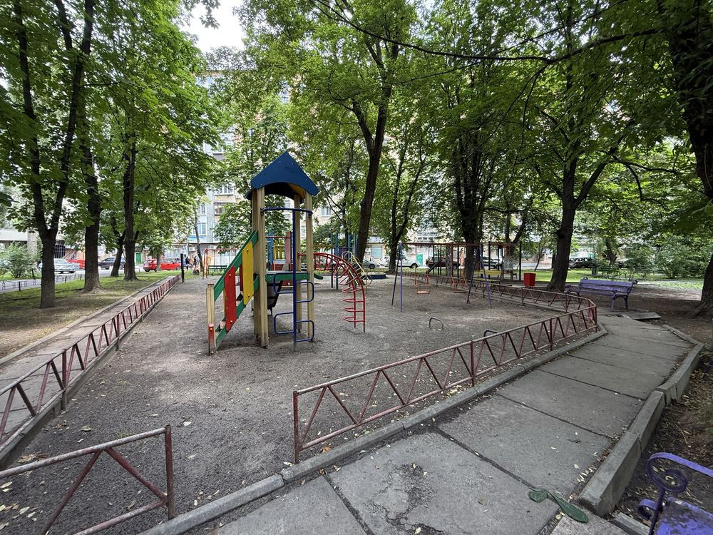 У центральній частині столиці на правому березі Дніпра. Київ - зображення 6