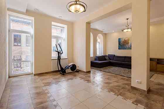 Продам трикімнатну квартиру в Австрійському люксі по вул.Паркова Львов