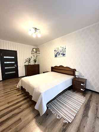 2-кімнатна в ЖК Шоколад, 74.8 м², з ремонтом та меблями Ровно