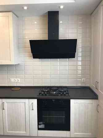 Вулиця Миколи Міхновського, 31, ТЦ Караван Днепр