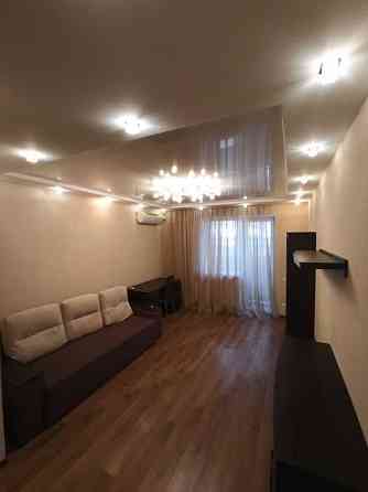 Вулиця Миколи Міхновського, 31, ТЦ Караван Днепр