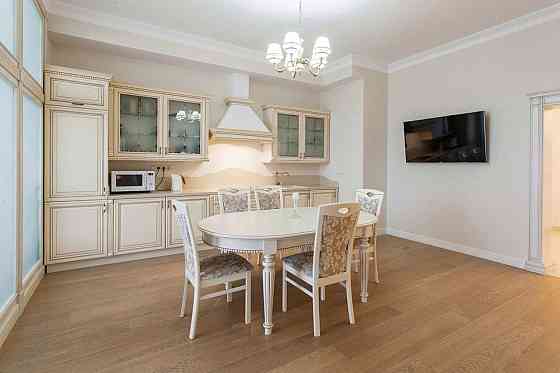 В продаже 2-х комн. квартира в Аркадийском дворце.  Первая линия моря! Odesa