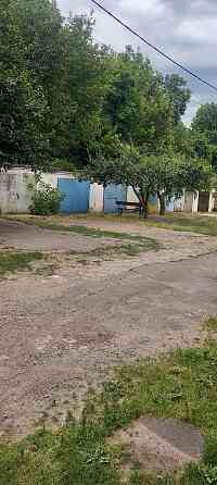 Продам 3ёх.к.кв. 1/2 Сталинка АО с гаражом во дворе. Каменское (Запорожская обл.)