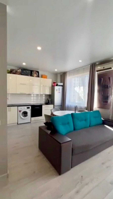 Стильна світла квартира в 37 Перлині Лиманка - изображение 1