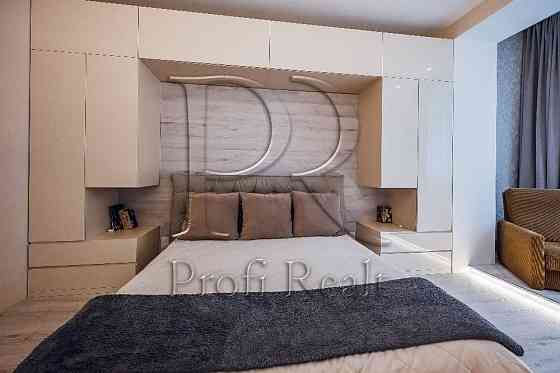 Продаж 2 к кв Попудренко 18а/Соцмістг/метро Дарниця Київ