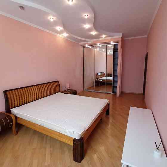 Без % сдам 3 комнатную ул. М.Тимошенка 21 (Левка Лукьяненка) Киев