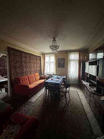 Продаж трикімнатної квартири в центрі, вул. Коновальця 54А Львів