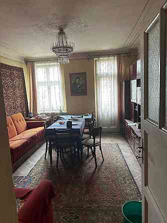 Продаж трикімнатної квартири в центрі, вул. Коновальця 54А Львів