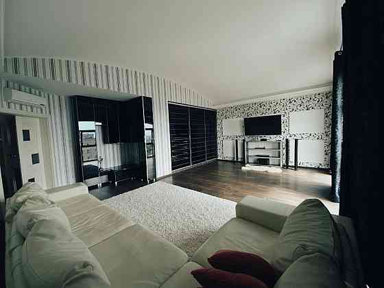 Продам 5кімнатну квартиру. 175кв.м.Центр.Власник Луцк