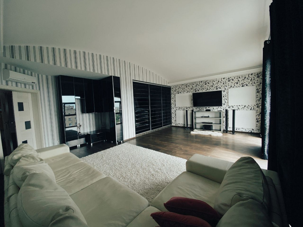 Продам 5кімнатну квартиру. 175кв.м.Центр.Власник Луцьк - зображення 2