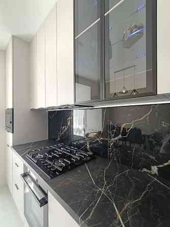 Продаю 2 кімнатну з ремонтом та меблями в центрі /Довга Івано-Франківськ